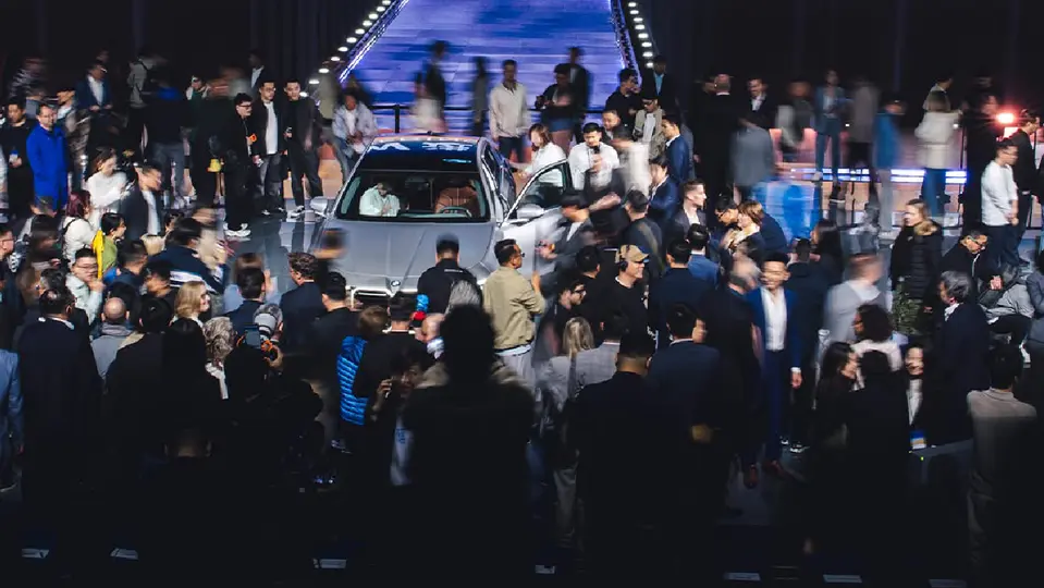 La empresa alemana enfrenta una demanda más débil y una creciente competencia de las marcas chinas / FB: @BMW
