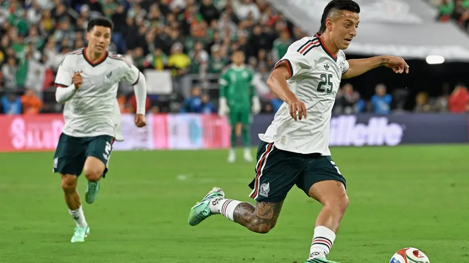Roberto 'Piojo' Alvarado con la Selección Mexicana | MEXSPORT
