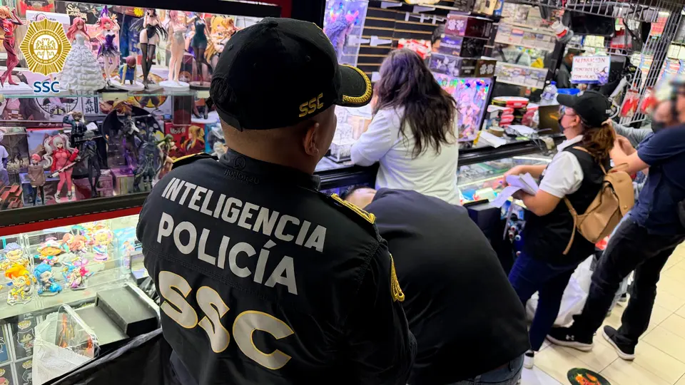 Autoridades desplegaron un operativo contra la posible venta de mercancía apócrifa en el Centro Histórico./ SSC
