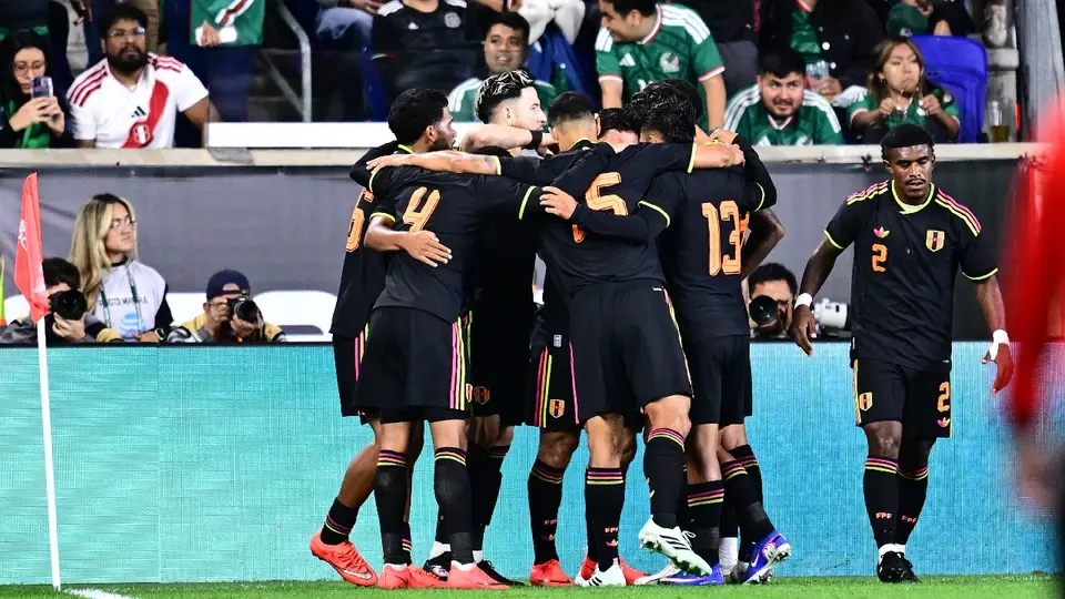Jugadores de Perú, celebrando gol en el amistoso ante México | MEXSPORT
