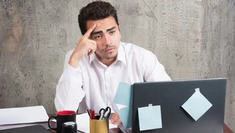 Agotamiento laboral no es igual a estar cansado: estas son las señales del burnout