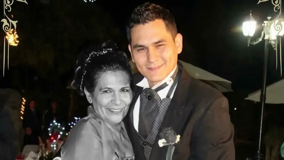 “Vuela alto, madre mía”: Samuel Sarmiento anuncia la muerte de su mamá y alerta por fraude