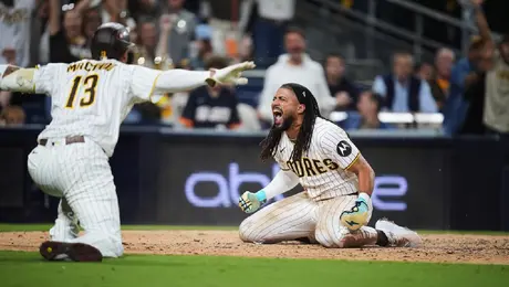 Padres aplastan 8-0 a Cachorros en el inicio de la Serie de Comodines