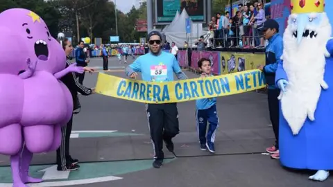 16 mil personas participan en Carrera Cartoon Network