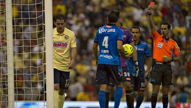 Pablo Aguilar es expulsado por marcar un tanto con la mano | MEXSPORT