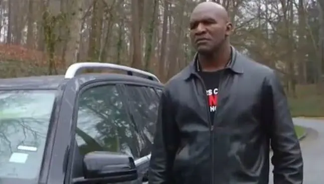 Holyfield realiza campaña contra la ira de los automovilistas