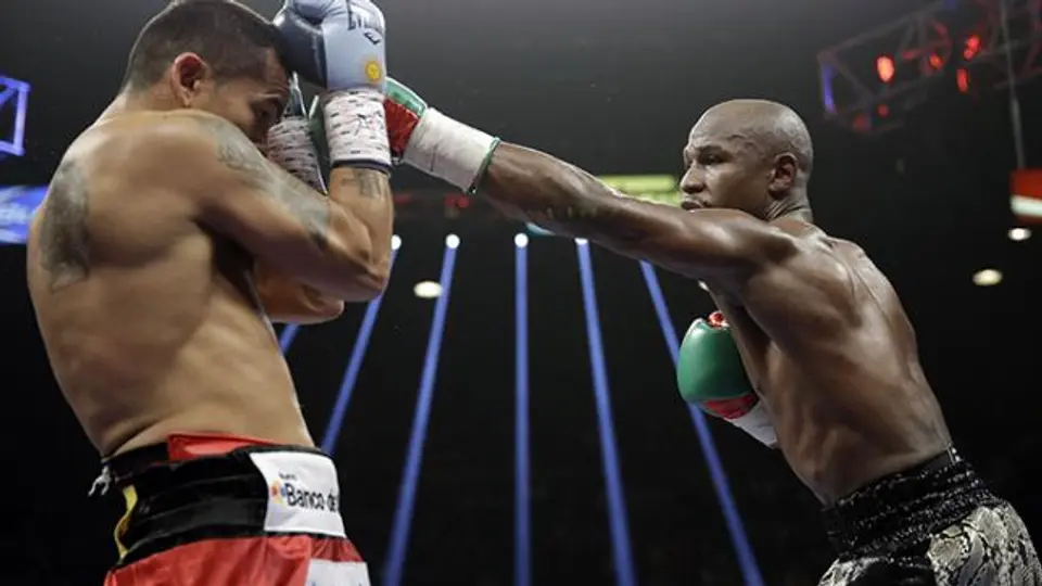 Mayweather vence por decisión unánime a Maidana