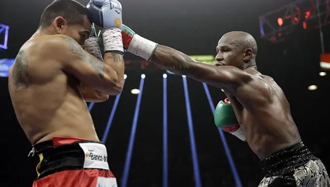 Mayweather vence por decisión unánime a Maidana