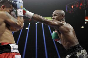 Mayweather vence por decisión unánime a Maidana