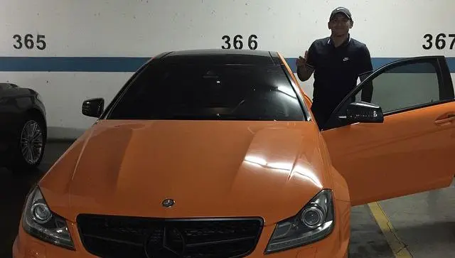 Humberto Suazo adquiere nuevo auto y lo presume en redes
