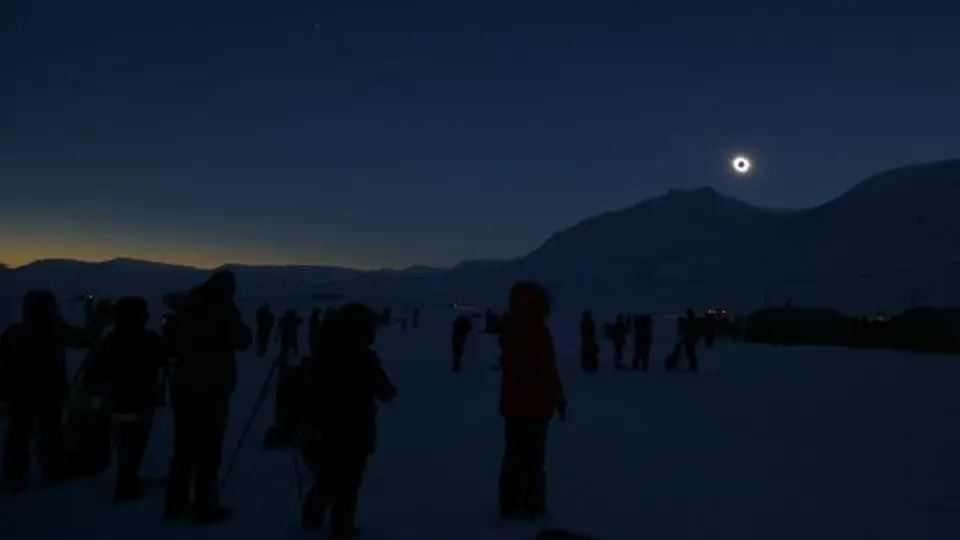 Eclipse solar oscurece las islas Feroe y Svalbard