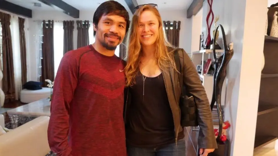 Rousey visita a Pacquiao previo a la 'Pelea del Siglo'