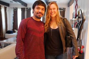 Rousey visita a Pacquiao previo a la 'Pelea del Siglo'
