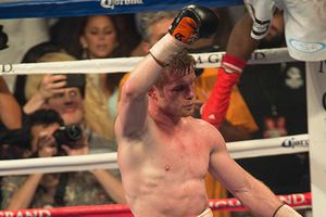 De la Hoya ve inminente la pelea Canelo contra Cotto