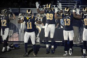 Jugadores de Carneros protestan por asesinato de afroamericano