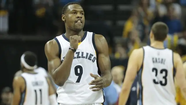 Grizzlies consigue victoria sobre Warriors y lidera la serie