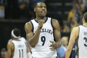 Grizzlies consigue victoria sobre Warriors y lidera la serie