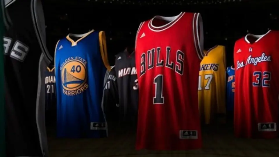Adidas dejará de vestir a los equipos de la NBA en 2017