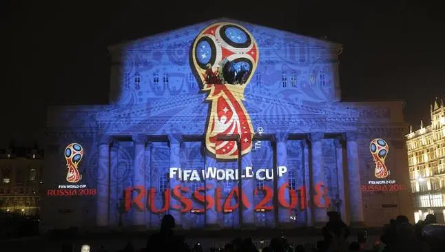 Logo de Rusia 2018 es proyectado en Teatro Bolshoi de Moscú | EFE