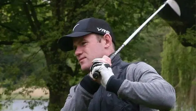 Futbolistas del Manchester United juegan golf por una buena causa