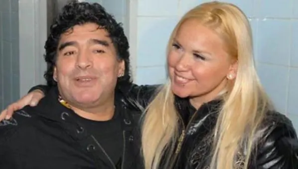 Maradona habría golpeado a su novia