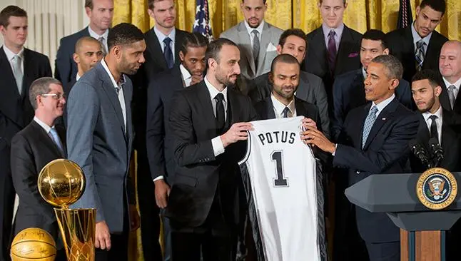 Obama recibe a los campeones Spurs en la Casa Blanca