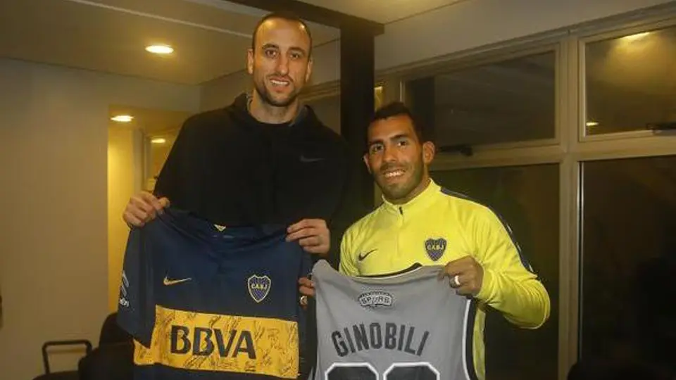 Manu Ginóbili visita a los jugadores de Boca Juniors