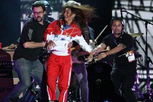 Atleta venezolana se sube al escenario de Juanes en JCC