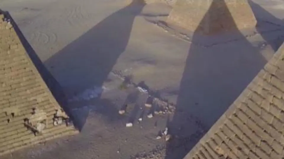 Dron graba las pirámides de Nubia