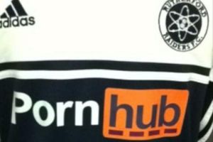 Vetan a equipo colegial por tener patrocinador porno