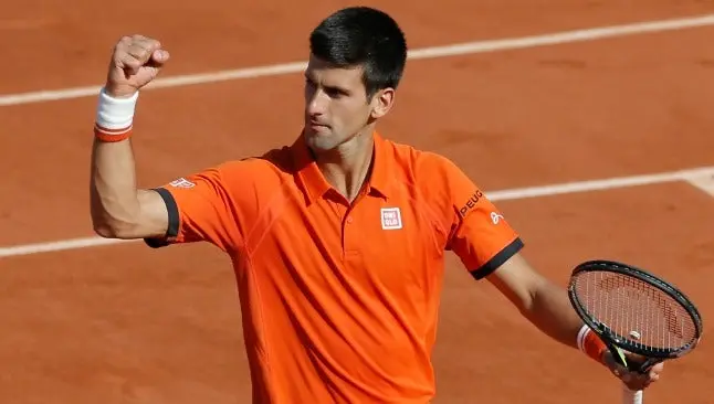 Djokovic sufre para avanzar a Final de Roland Garros