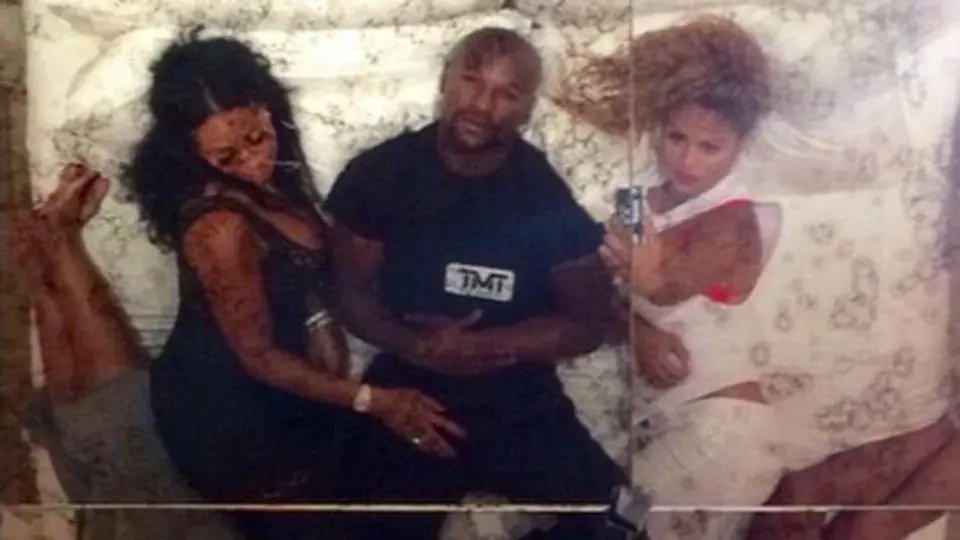 Mayweather sorprende con foto junto a cuatro mujeres
