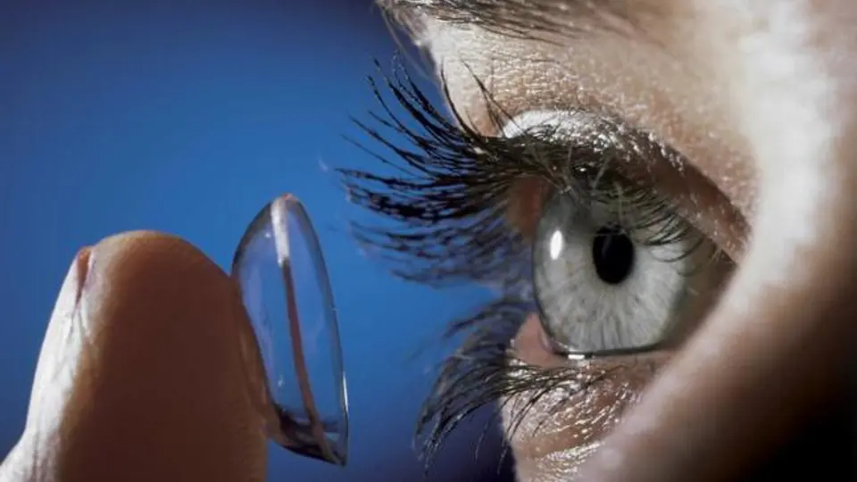 Crean lentes de contacto que hacen zoom con sólo un guiño