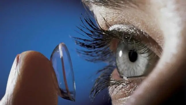 Crean lentes de contacto que hacen zoom con sólo un guiño
