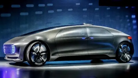 Mercedes-Benz ya presentó su primer coche autónomo