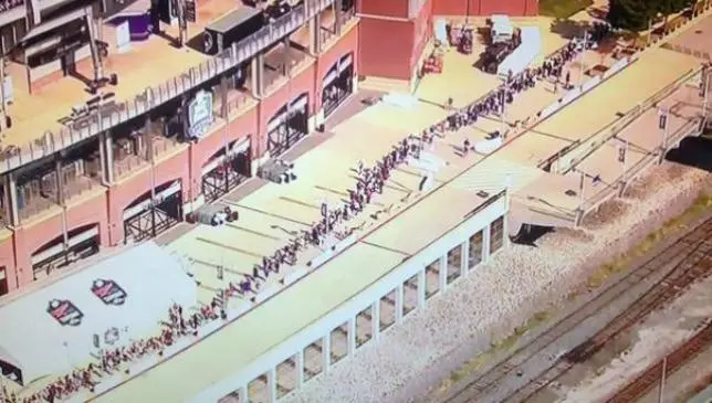 Aficionados de Cuervos hacen fila para cambiar jersey de Rice