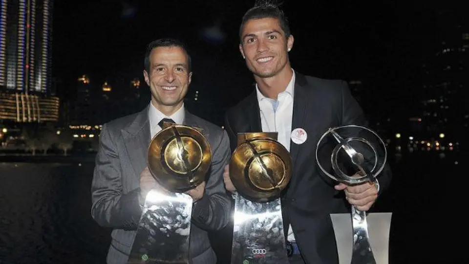 Cristiano Ronaldo le regala isla griega a su representante