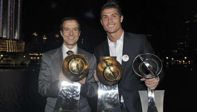 Cristiano Ronaldo le regala isla griega a su representante