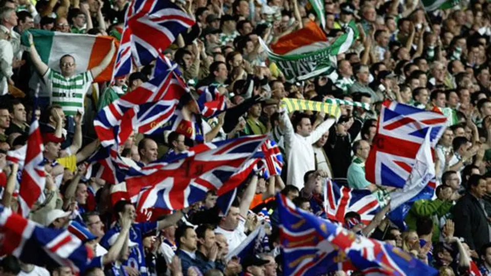 Seguidores del futbol se dividen por Escocia