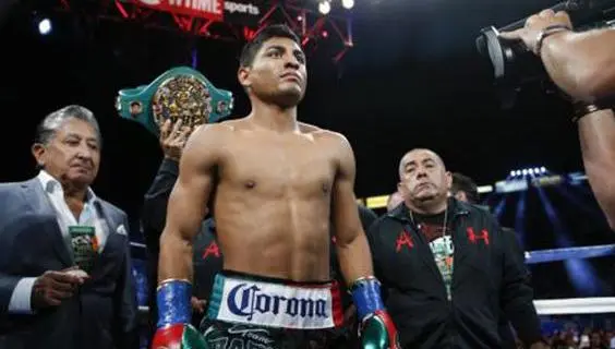 Abner Mares podría enfrentar a Jhonny y Santa Cruz en 2015