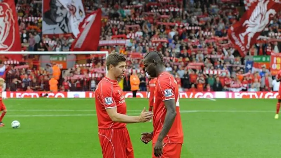 Balotelli despide a Steven Gerrard con emotiva carta