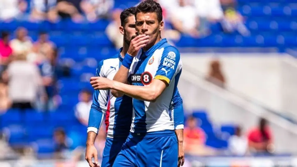 Arsenal ofrecería 10 mde por Héctor Moreno