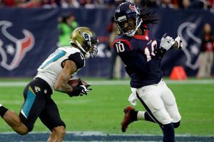 Texanos triunfa pero queda fuera de los Playoffs