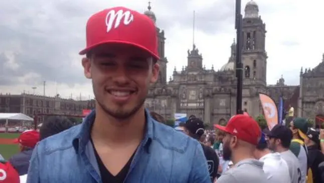 Diego Reyes asiste al HR Derby en el Zócalo