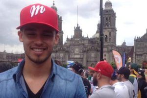 Diego Reyes asiste al HR Derby en el Zócalo
