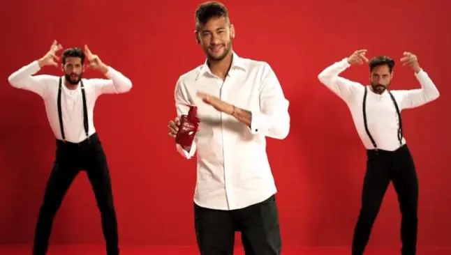 Neymar anuncia productos de belleza en Japón