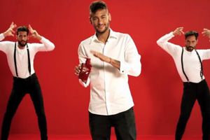 Neymar anuncia productos de belleza en Japón