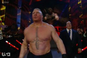 Lesnar, suspendido por atacar a comentaristas y camarógrafo