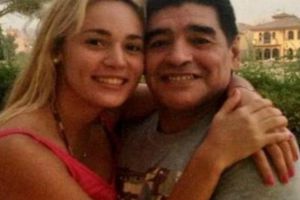 Maradona denuncia a ex novia por robo de joyas