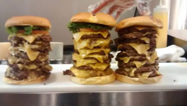 Phillies ofrecerá hamburguesa de nueve pisos en su estadio